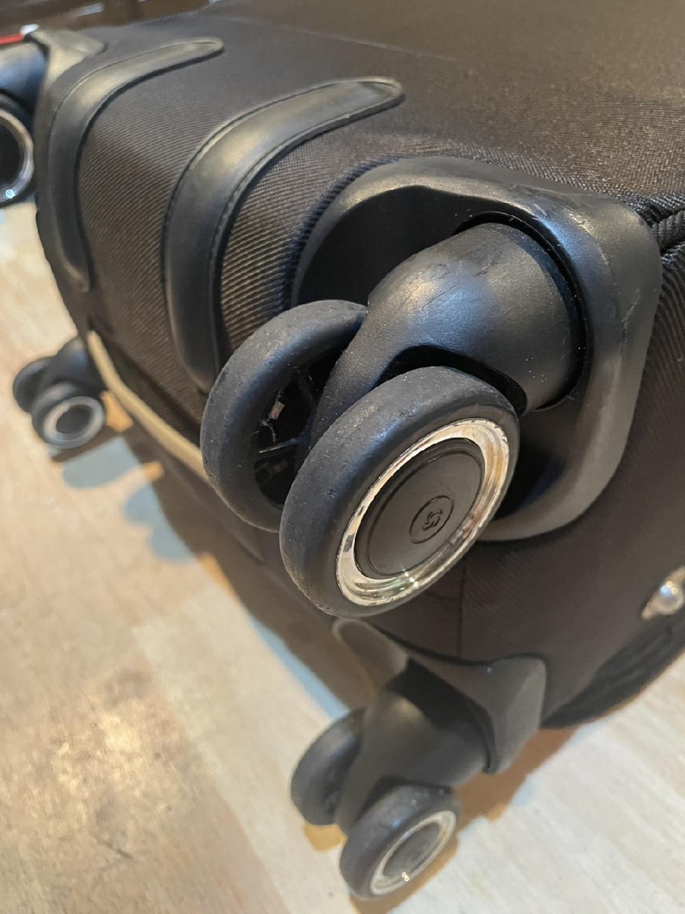 サムソナイトダブルキャスター交換