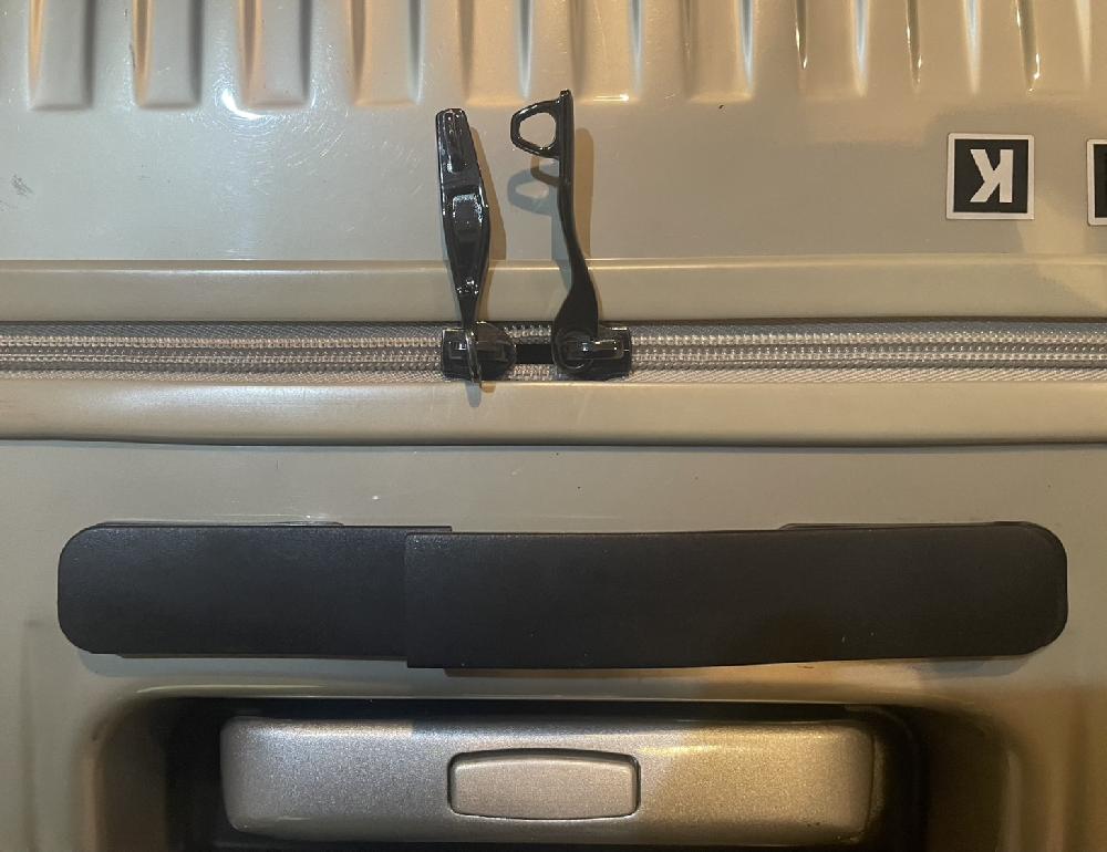 スーツケースハンドル交換 