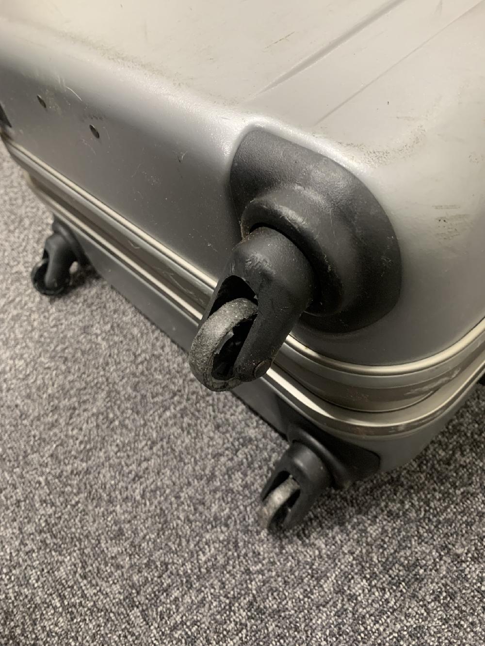 スーツケースシングルキャスター交換