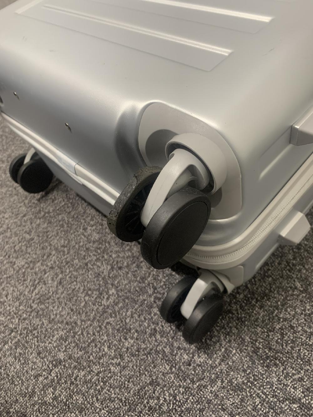 スーツケースダブルキャスター交換