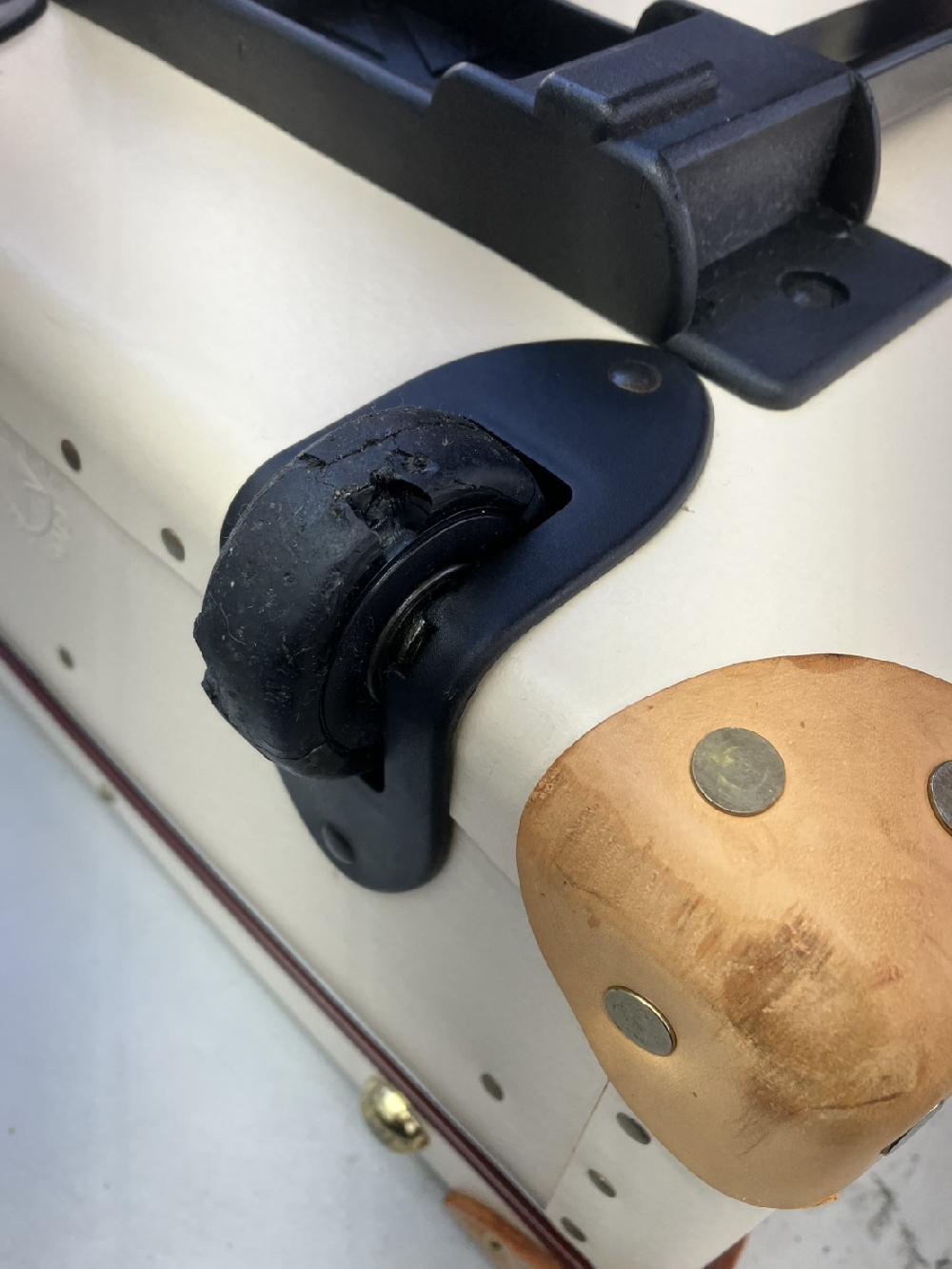 グローブトロッターキャスター交換