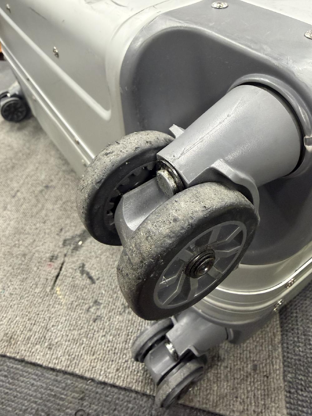 ゼロハリバートンダブルキャスター交換