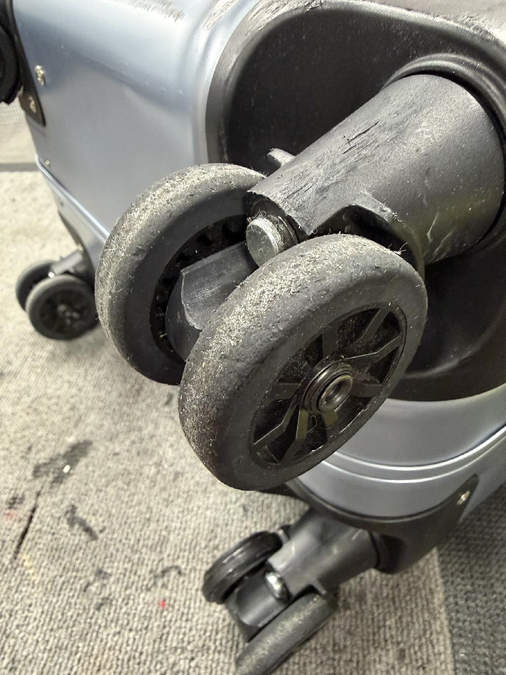 ゼロハリバートンダブルキャスター交換