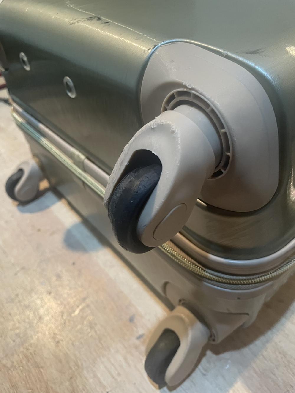 スーツケースシングルキャスター交換