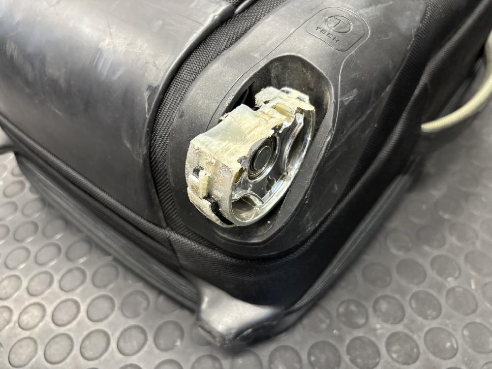 TUMI キャスター2輪交換