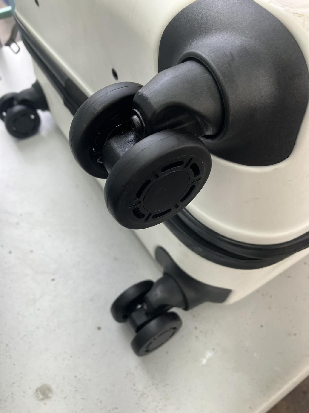 ビクトリノックススーツケースダブルキャスター交換