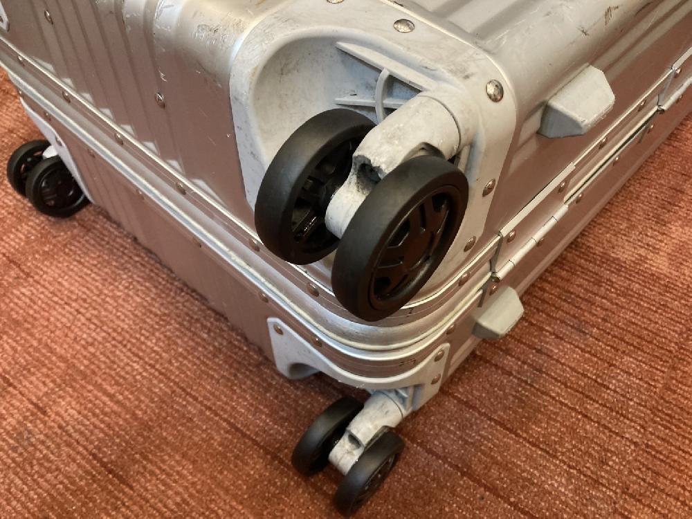 ベンツスーツケースダブルキャスター交換