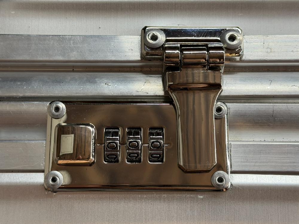 リモワ ロックの交換