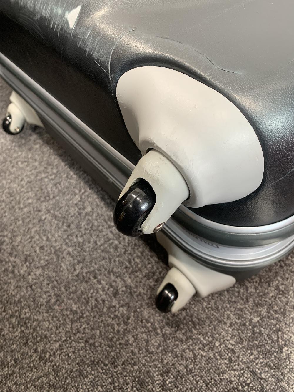 SPALDINGスーツケースシングルキャスター交換