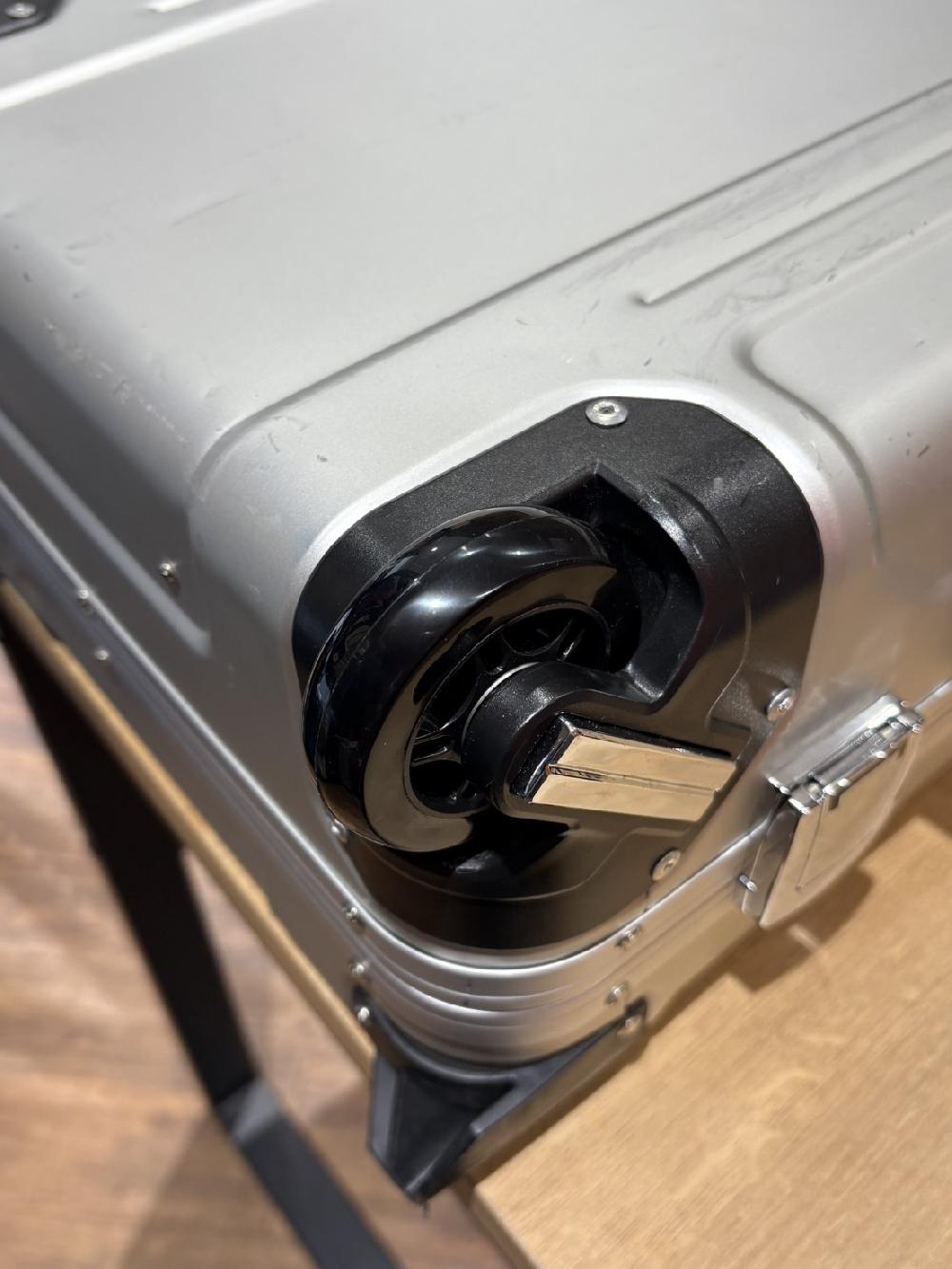 ゼロハリバートン2輪キャスター交換