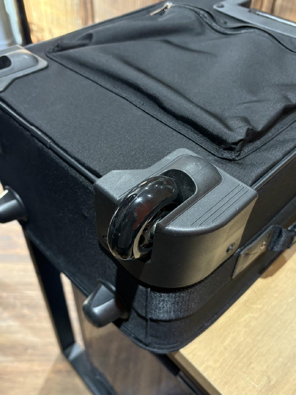 agnes b.スーツケース二輪キャスター交換