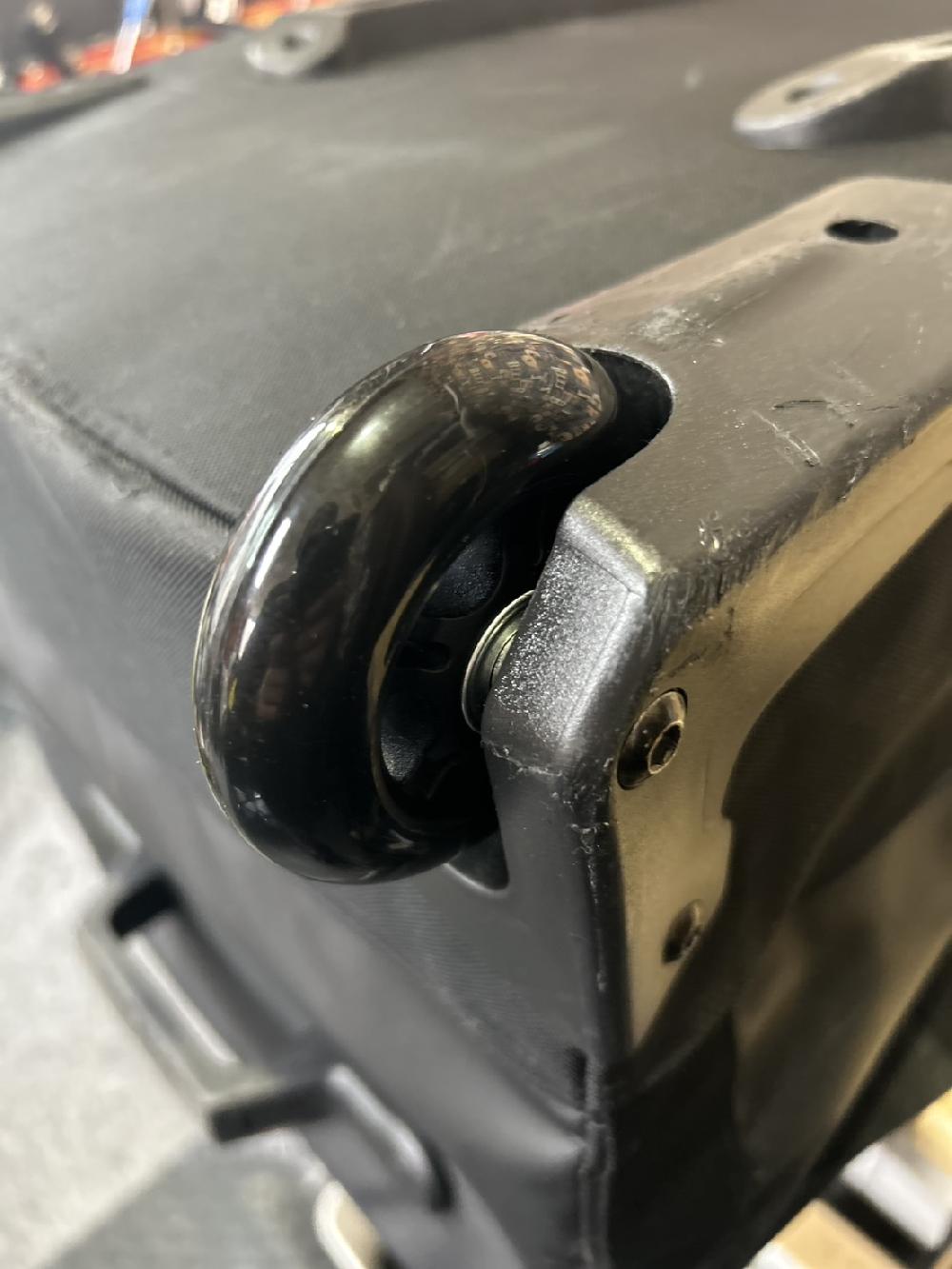 THE NORTH FACEスーツケース二輪キャスター交換