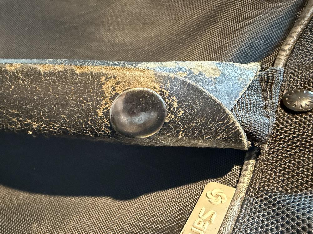 サムソナイトハンドルカバーボタン交換