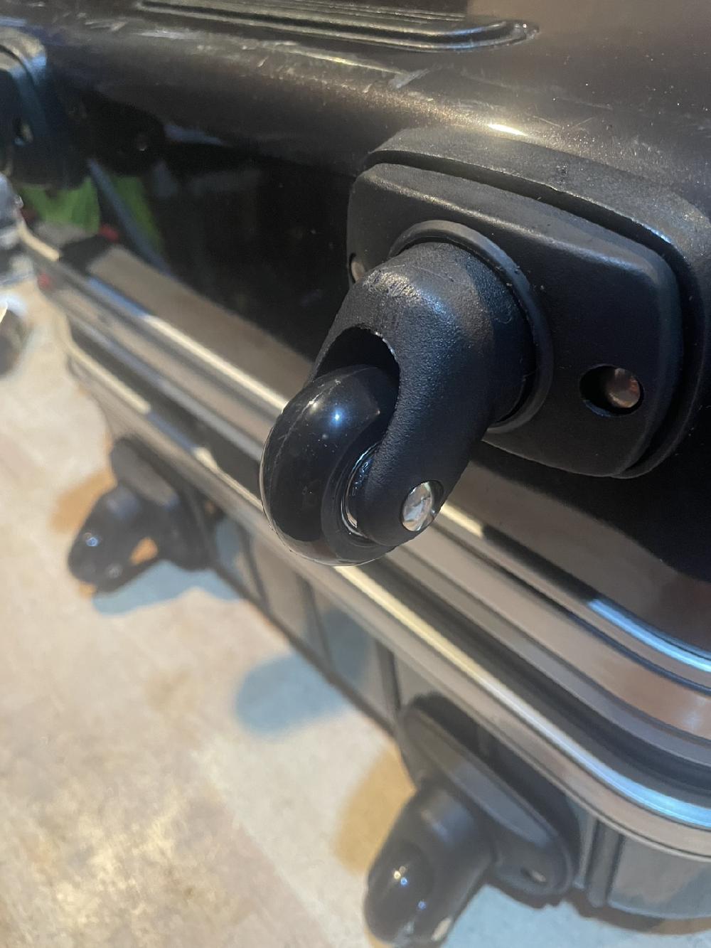 スーツケースシングルキャスター交換