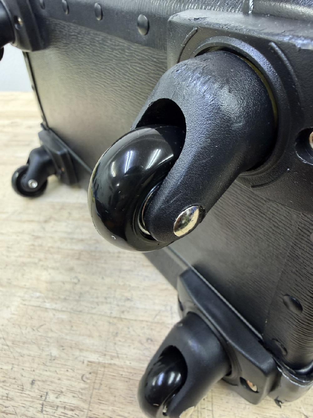 LEXUSスーツケースシングルキャスター交換