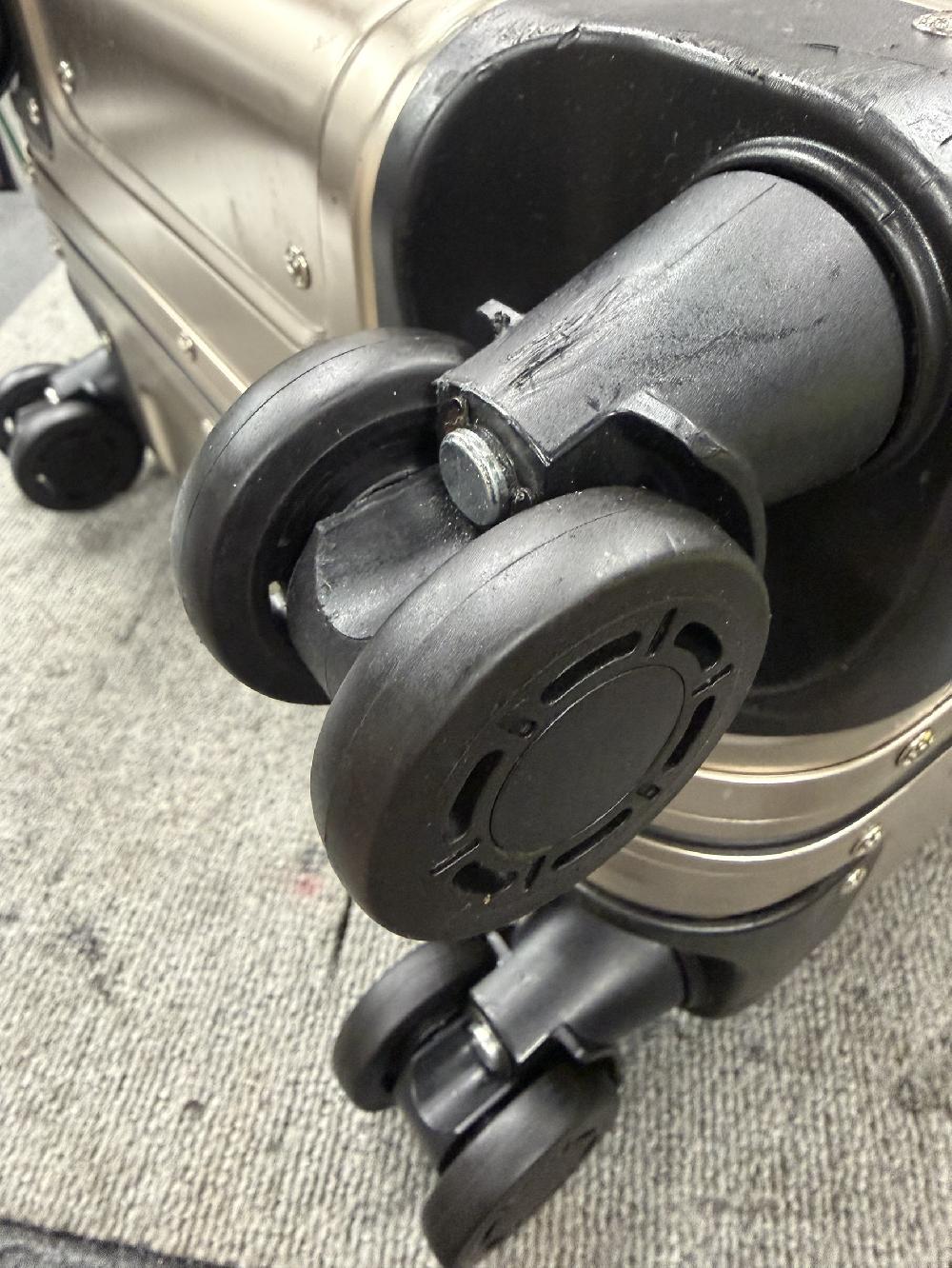 ゼロハリバートンダブルキャスター交換