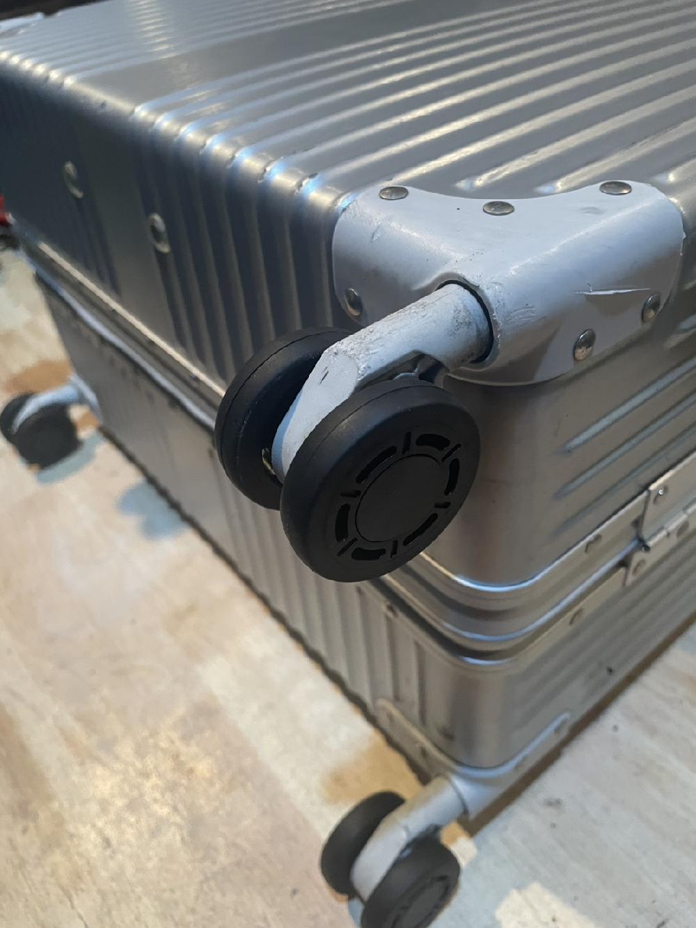 【キャスター交換】スーツケースダブルキャスター交換|タイヤが摩耗している|修理実績|MY SUITCASE