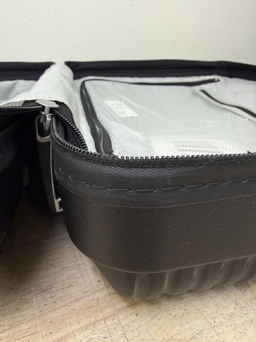 サムソナイトスーツケースファスナー部分縫製修理