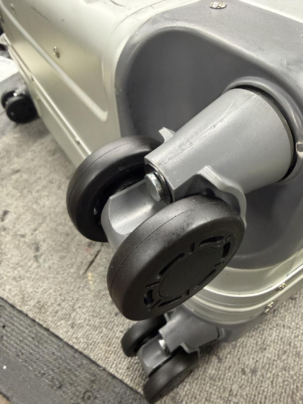 ゼロハリバートンダブルキャスター交換