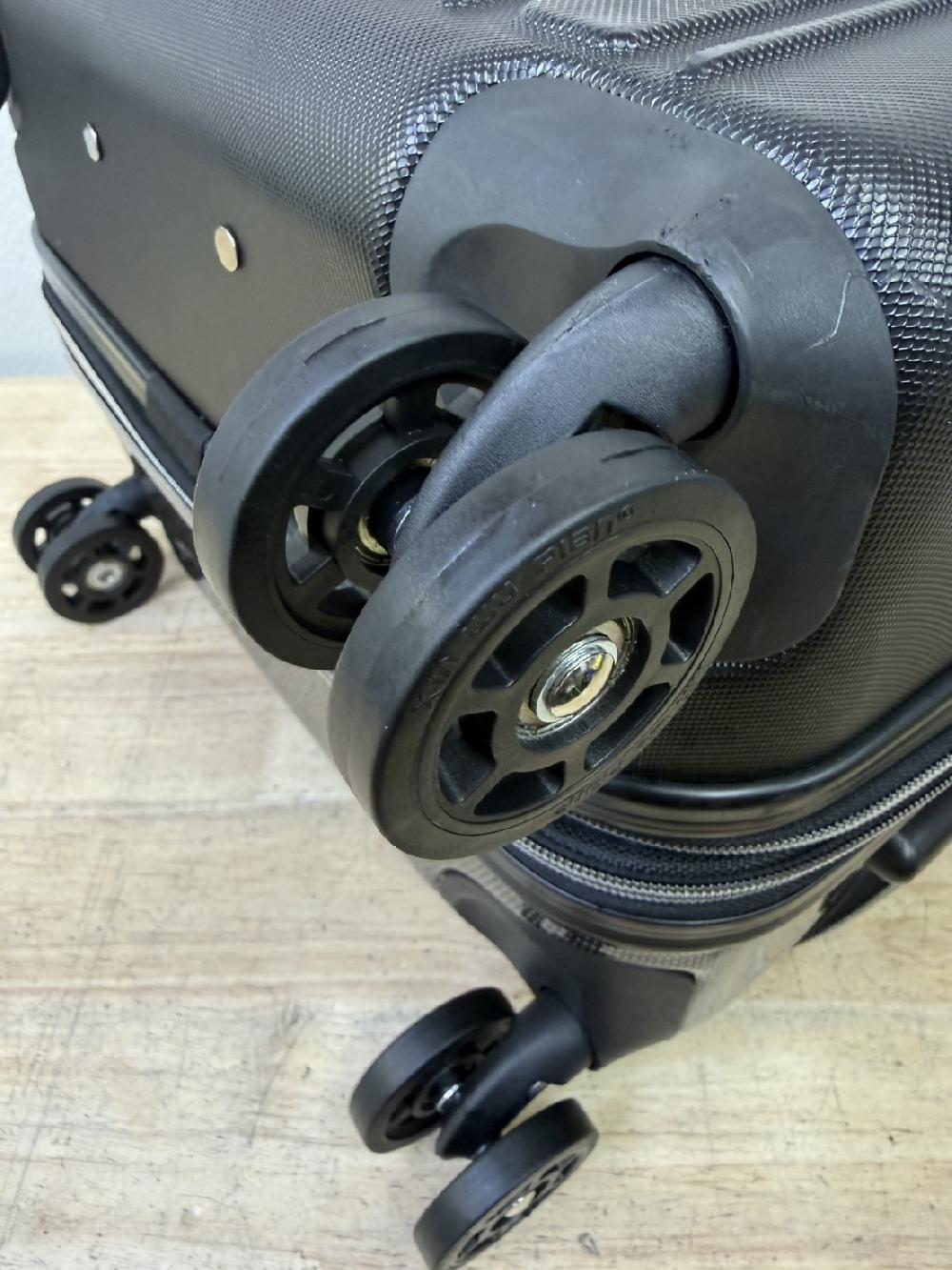 スーツケースダブルキャスター交換