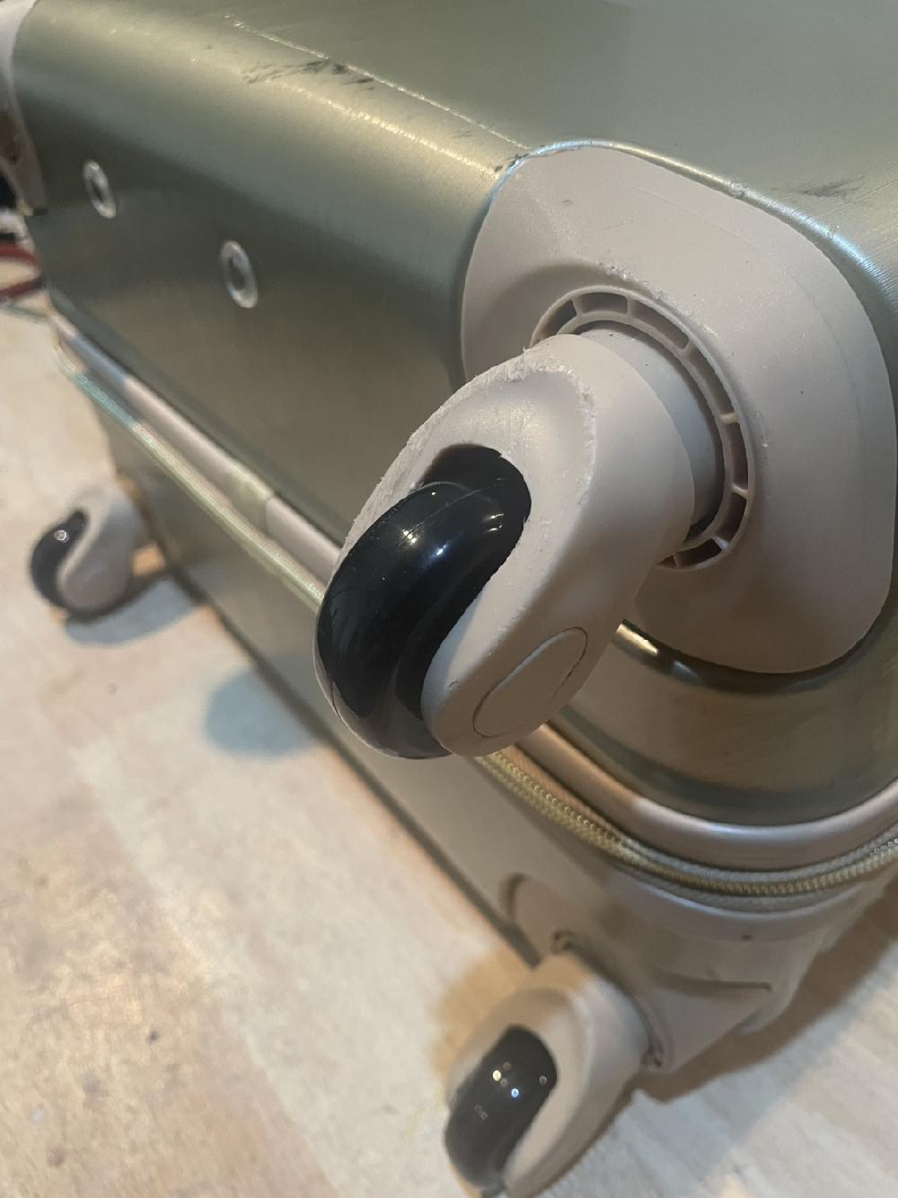 スーツケースシングルキャスター交換