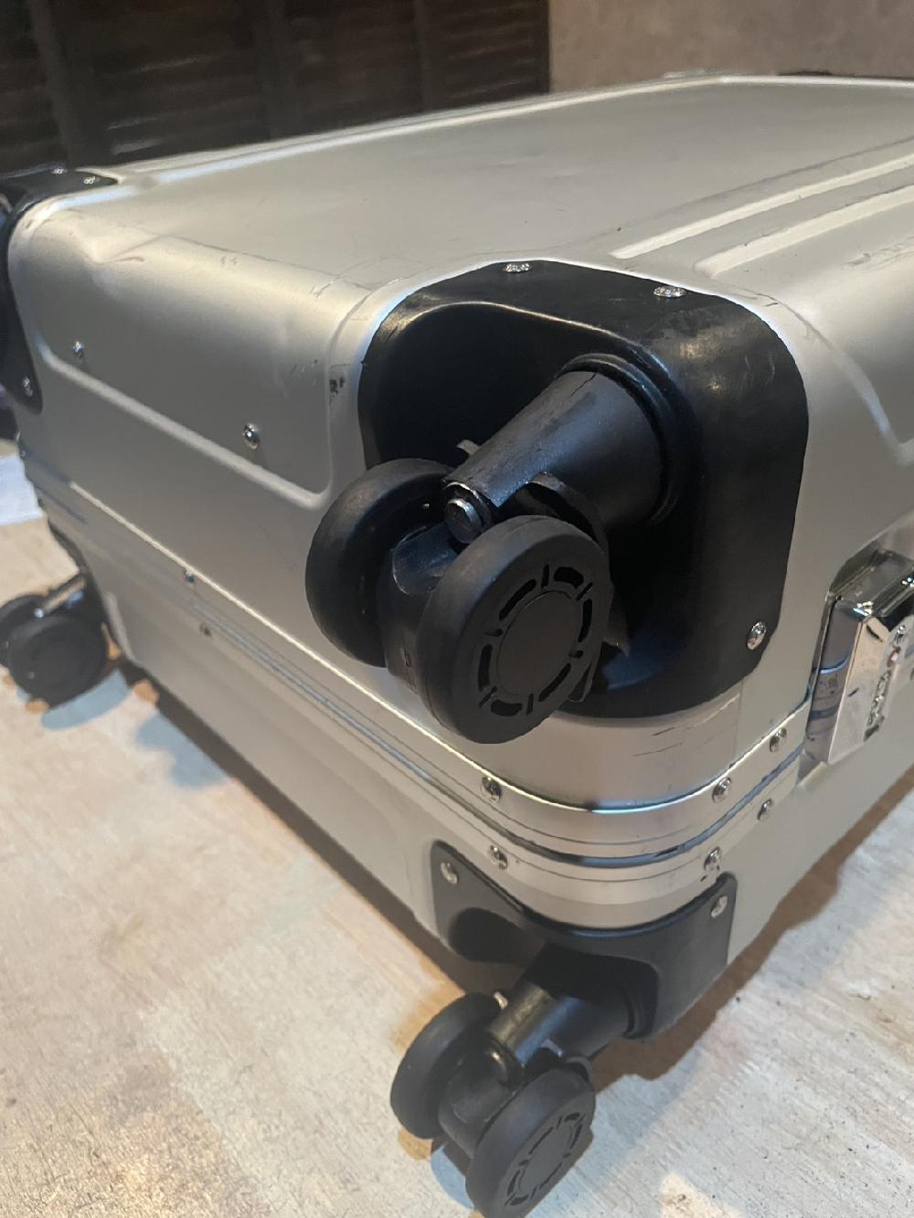 ゼロハリバートンダブルキャスター交換